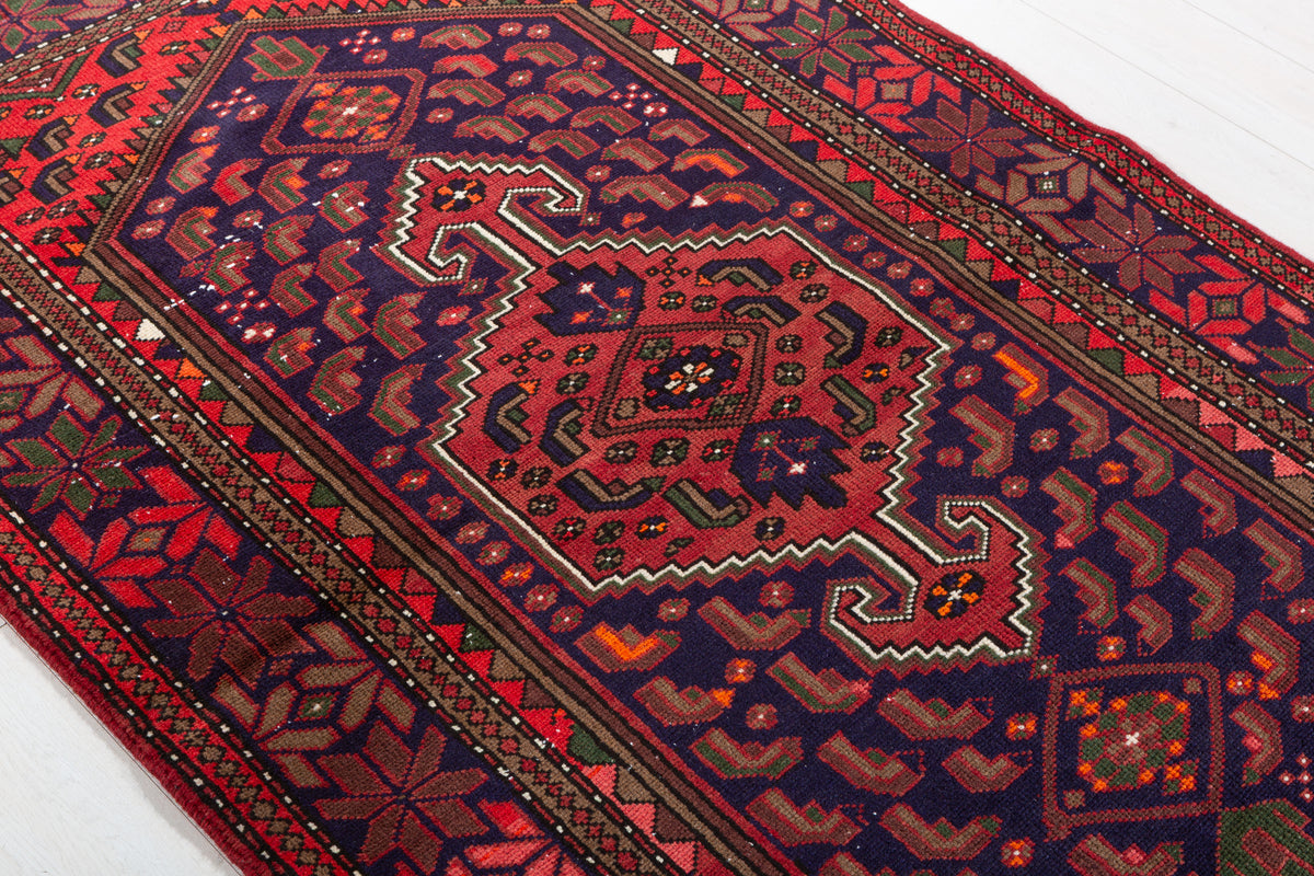 Vintage Pinkish-Red, Navy Blue Central Medallion Area Rug – 6' 4" x 3' 11" (193 x 119 cm)