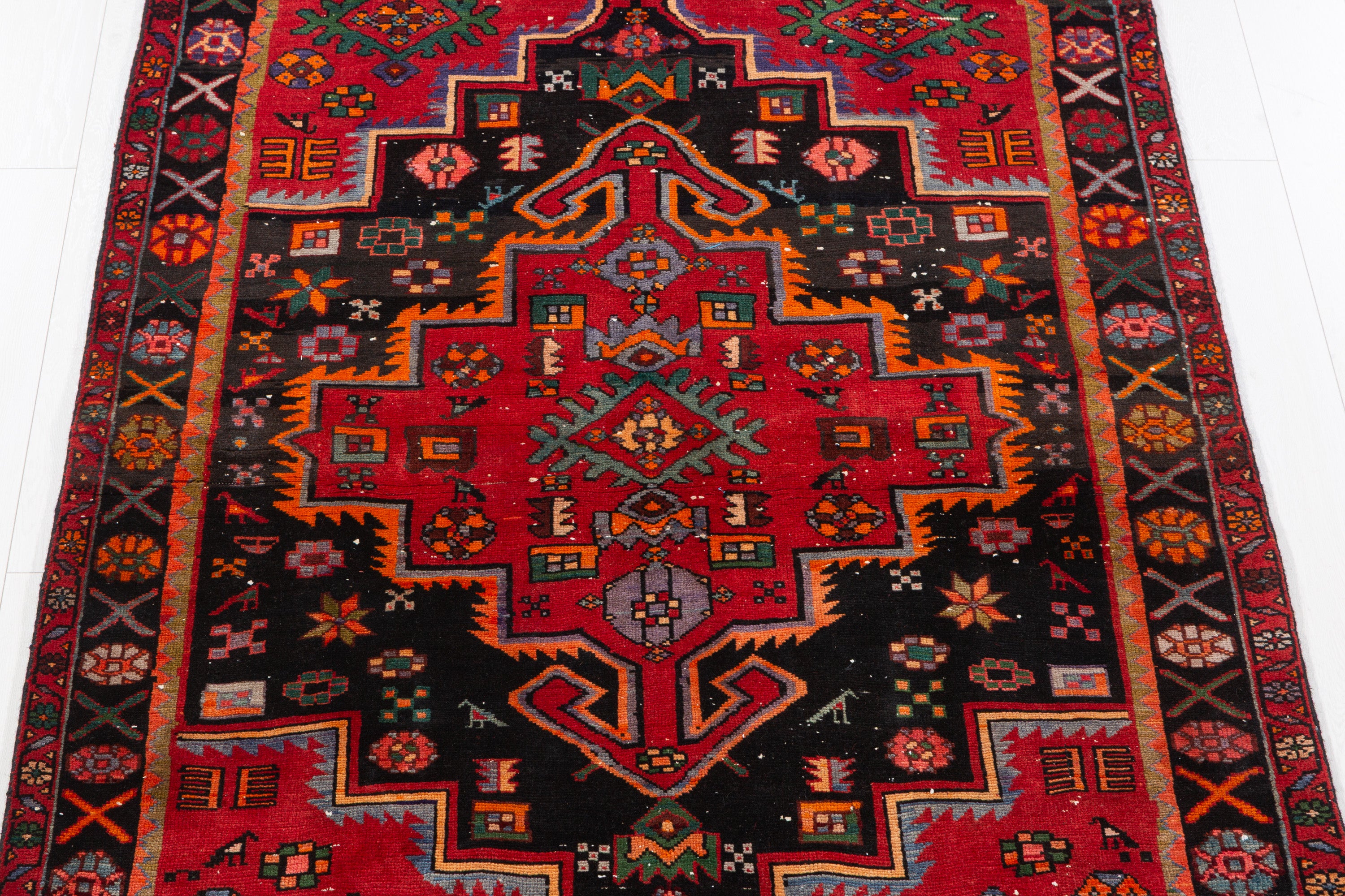 Vintage Red, Black Bold Medallion Area Rug – 7' 0" x 4' 3" (214 x 129 cm)