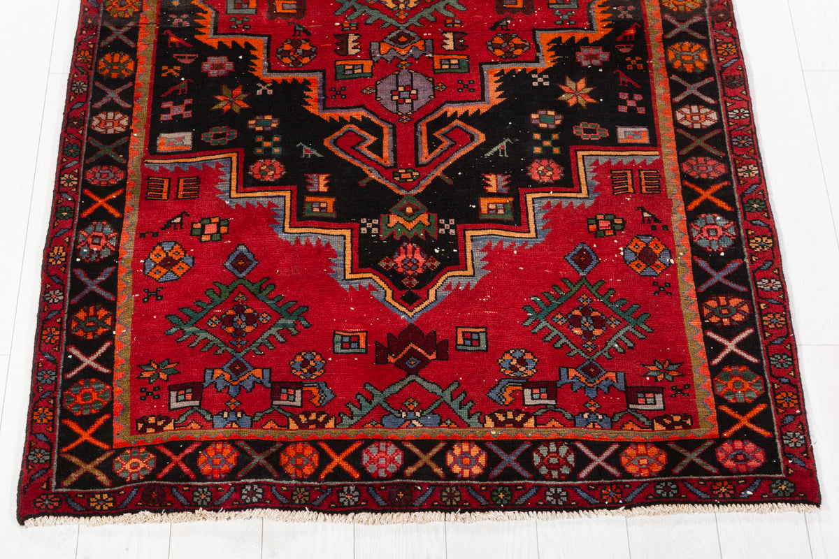 Vintage Red, Black Bold Medallion Area Rug – 7' 0" x 4' 3" (214 x 129 cm)