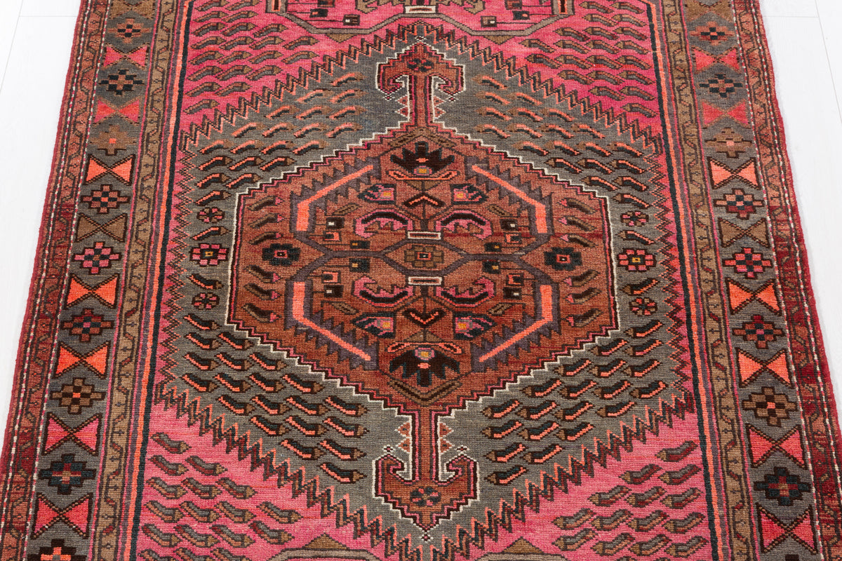 Collectible Vintage Pink, Grey Central Medallion Area Rug – 6' 10" x 4' 5" (209 x 135 cm)