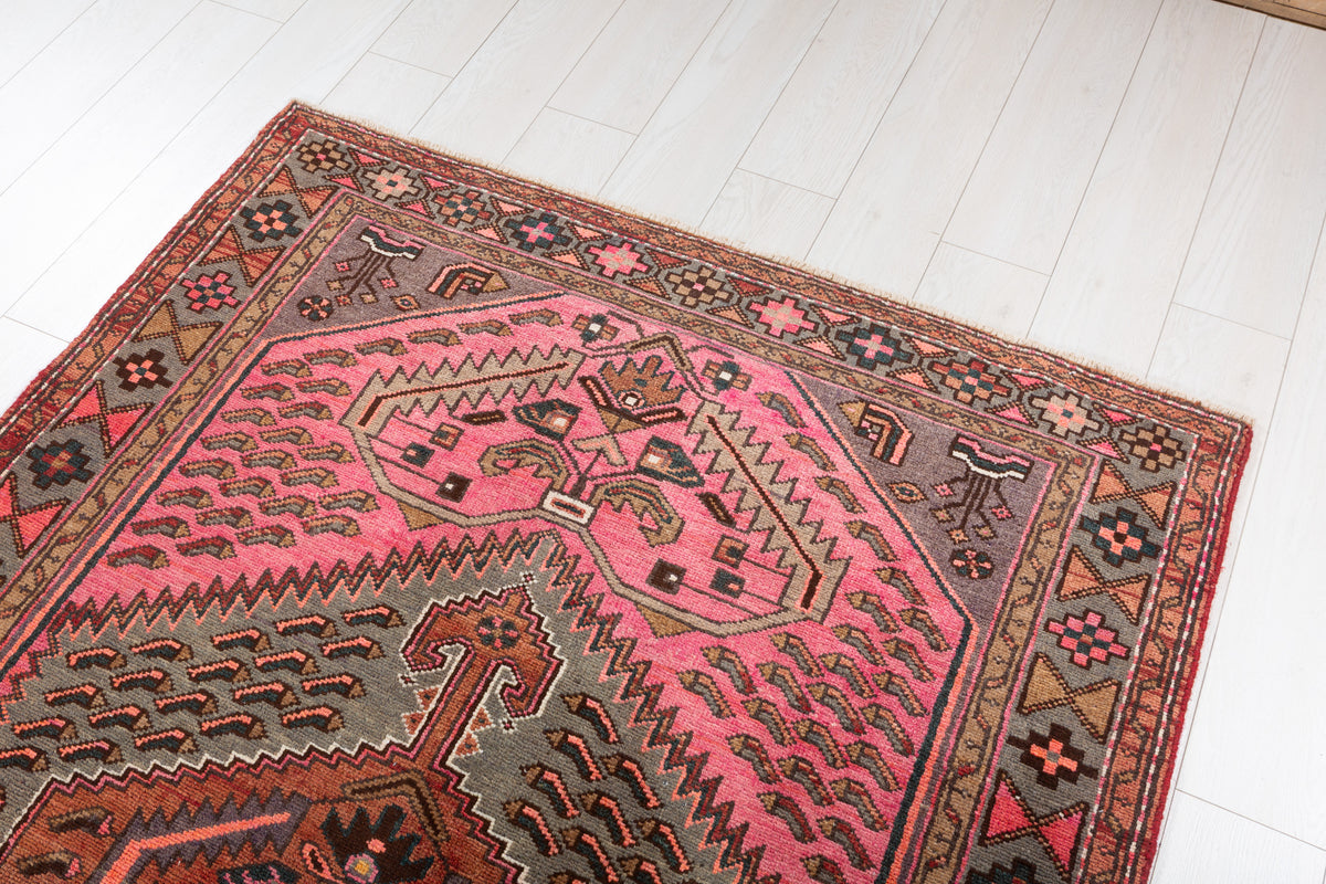 Collectible Vintage Pink, Grey Central Medallion Area Rug – 6' 10" x 4' 5" (209 x 135 cm)