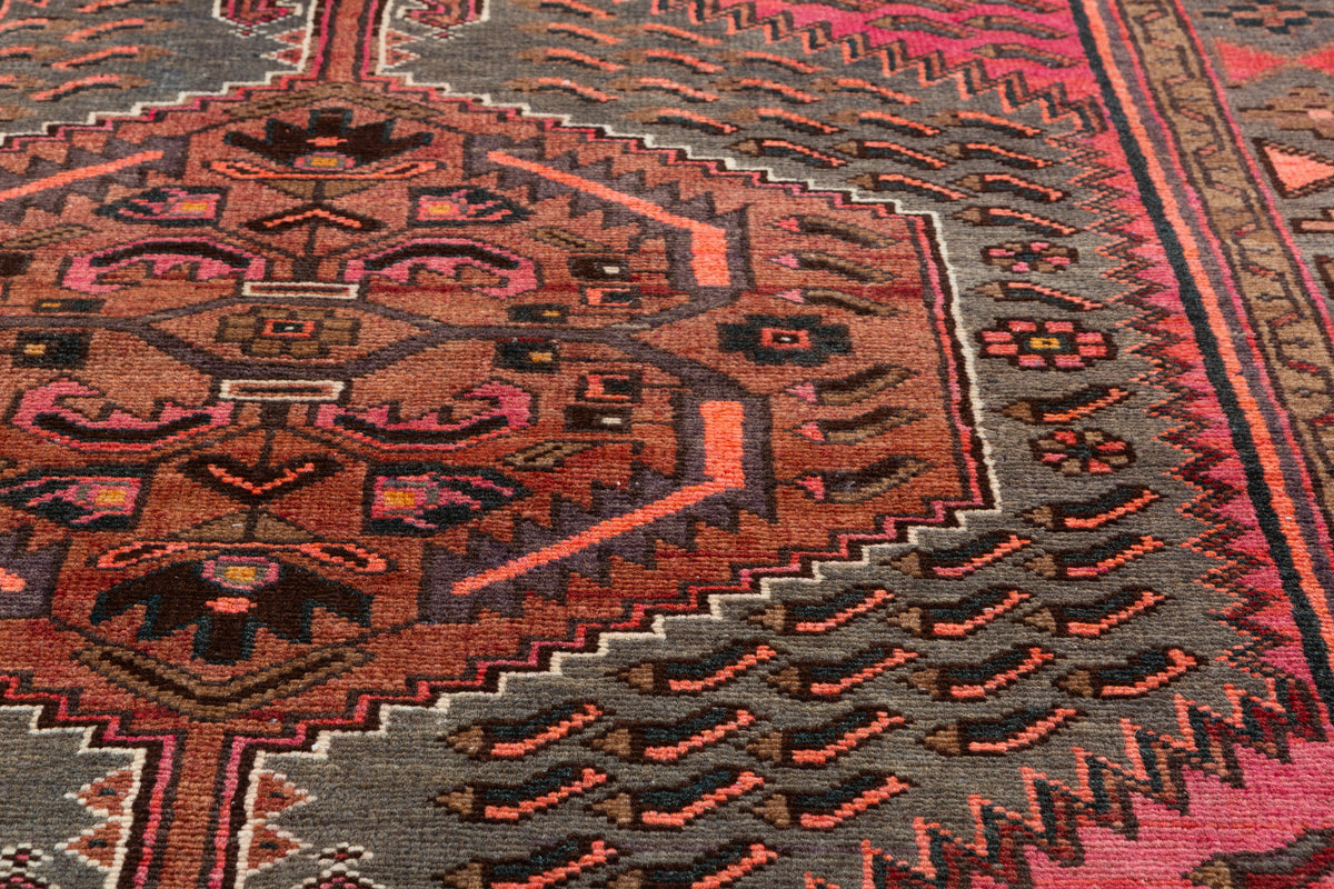 Collectible Vintage Pink, Grey Central Medallion Area Rug – 6' 10" x 4' 5" (209 x 135 cm)