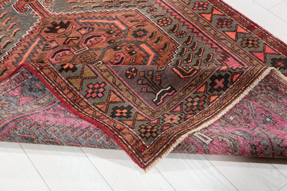 Collectible Vintage Pink, Grey Central Medallion Area Rug – 6' 10" x 4' 5" (209 x 135 cm)
