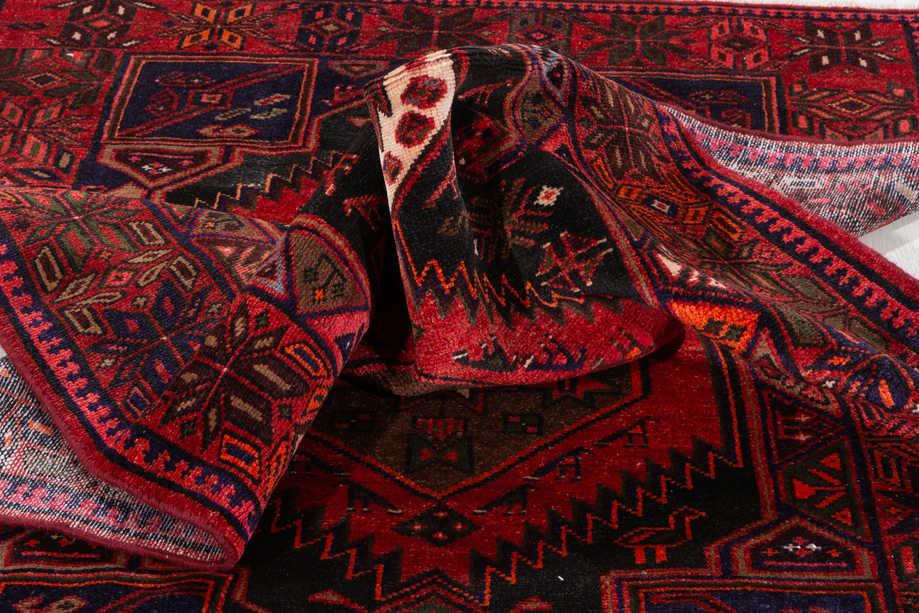Vintage Black, Red Triple Medallion Area Rug – 6' 10" x 3' 11" (209 x 120 cm)