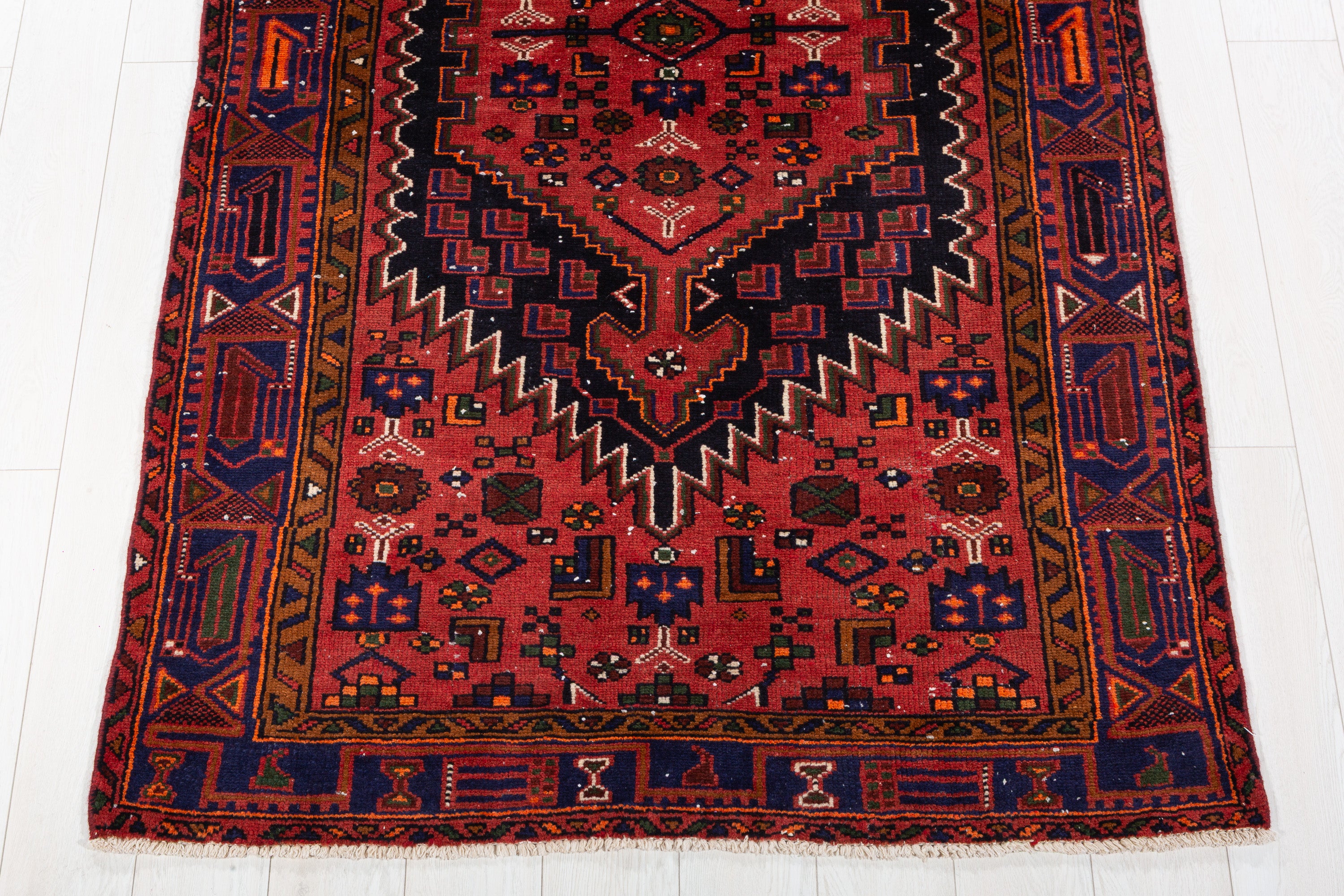 Vintage Rust Red, Deep Navy Blue Central Medallion Area Rug – 7' 1" x 4' 1" (217 x 125 cm)