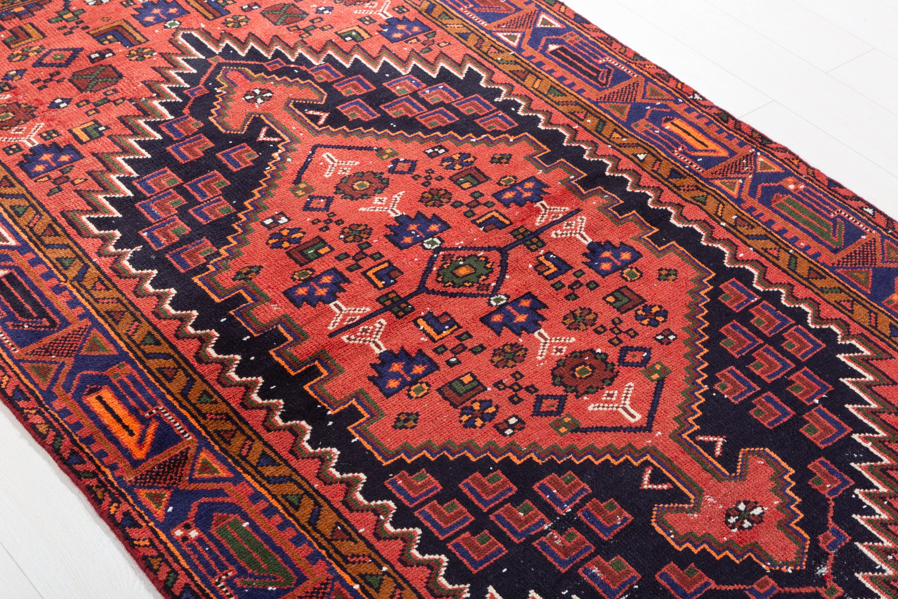 Vintage Rust Red, Deep Navy Blue Central Medallion Area Rug – 7' 1" x 4' 1" (217 x 125 cm)