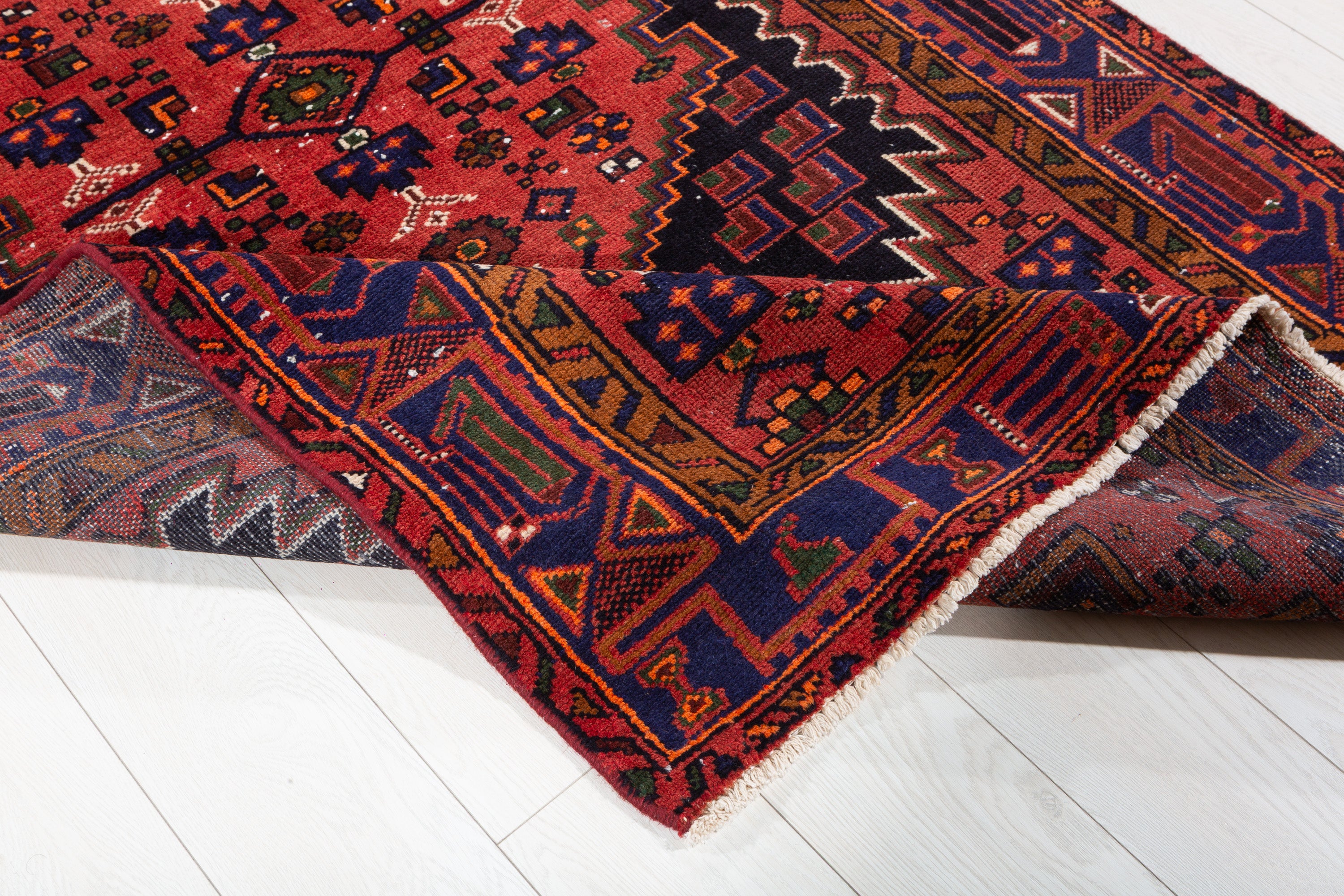 Vintage Rust Red, Deep Navy Blue Central Medallion Area Rug – 7' 1" x 4' 1" (217 x 125 cm)