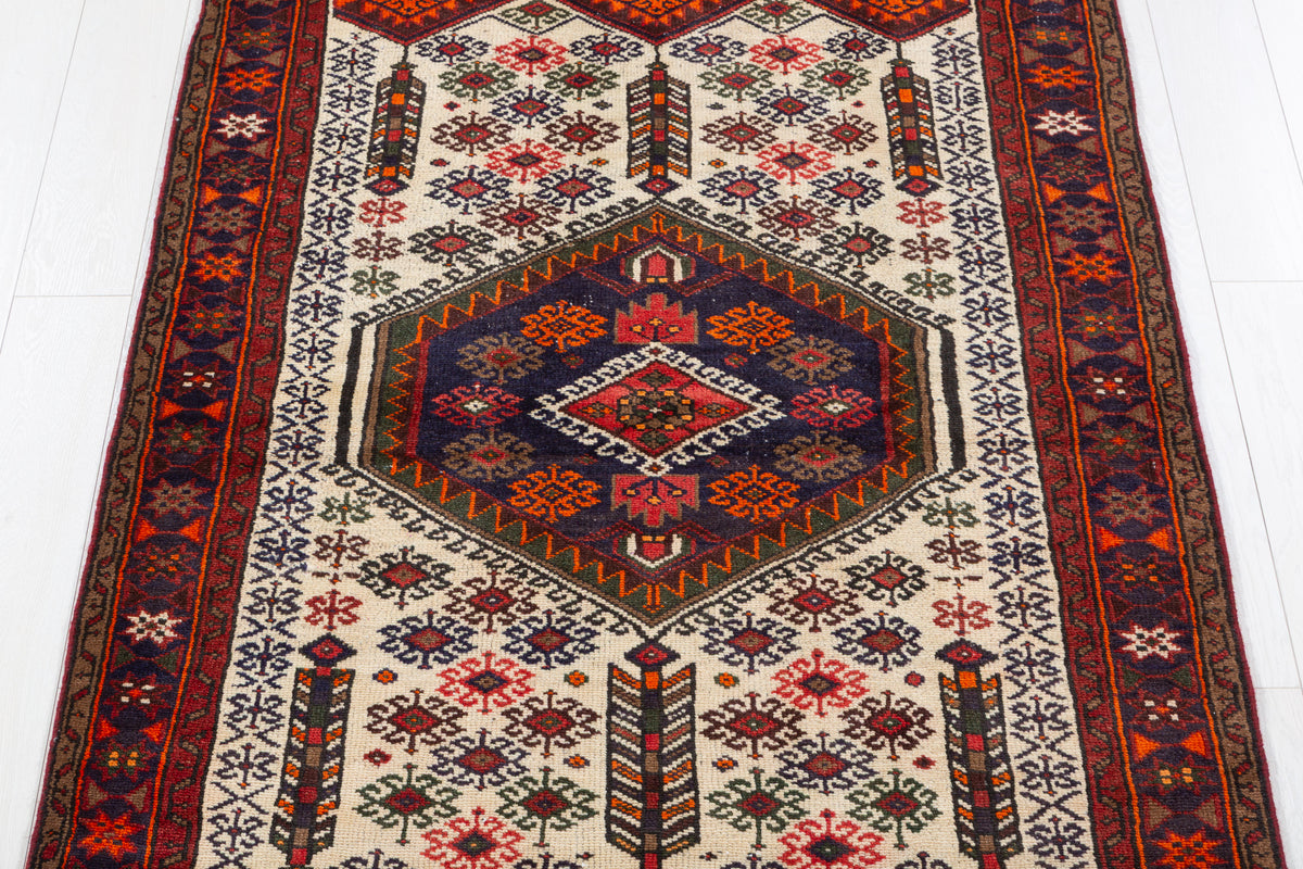 Vintage Beige, Red Ivory Field Medallion Area Rug – 6' 9" x 4' 1" (206 x 125 cm)