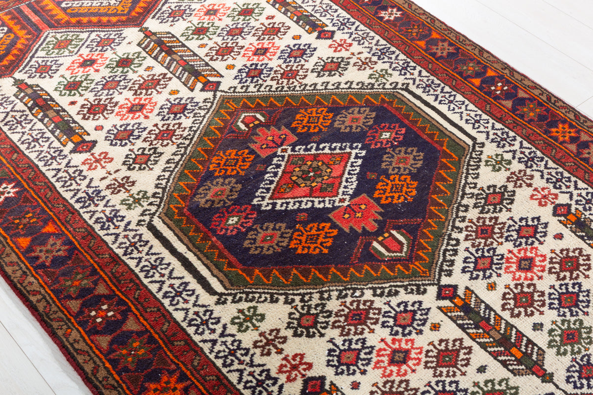 Vintage Beige, Red Ivory Field Medallion Area Rug – 6' 9" x 4' 1" (206 x 125 cm)