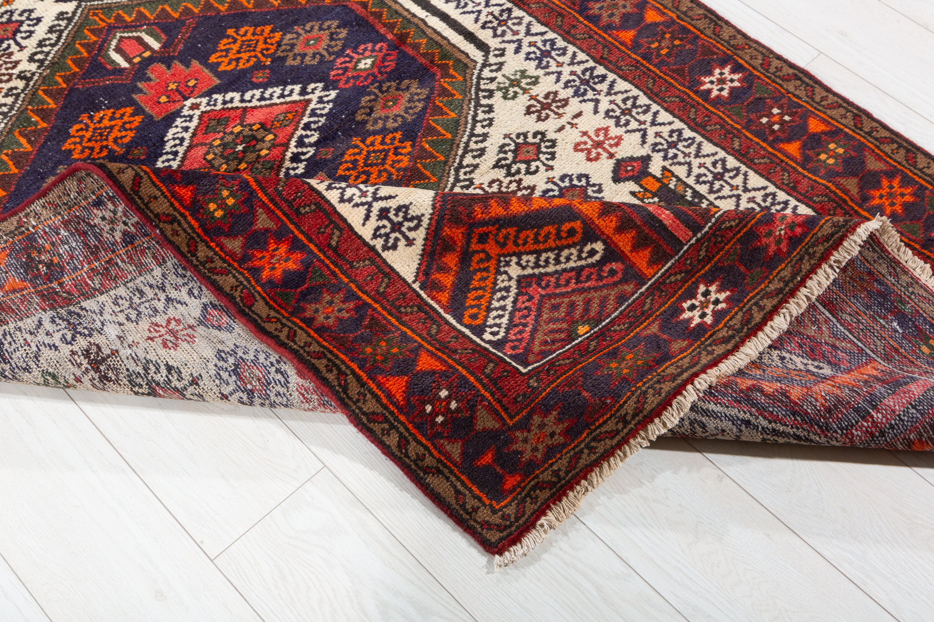 Vintage Beige, Red Ivory Field Medallion Area Rug – 6' 9" x 4' 1" (206 x 125 cm)
