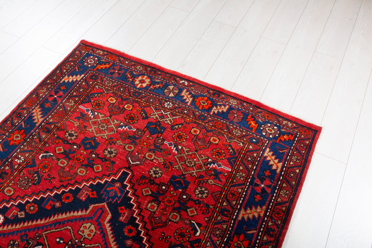 Vintage Red, Navy Blue Central Medallion Area Rug – 7' 3" x 4' 2" (221 x 128 cm)