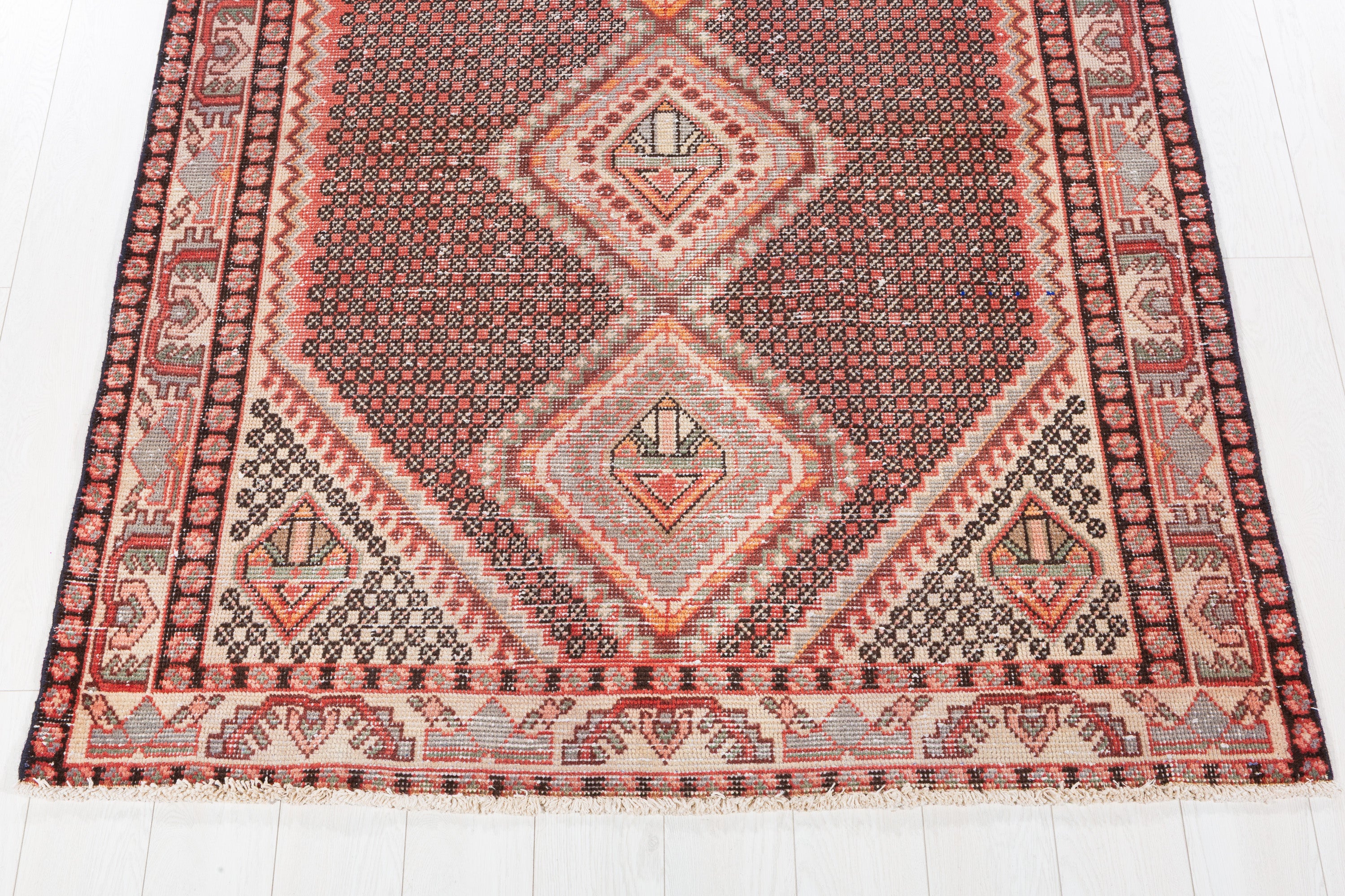 Vintage Faded Soft Coral Triple Diamond Area Rug – 6' 4" x 4' 10" (192 x 148 cm)