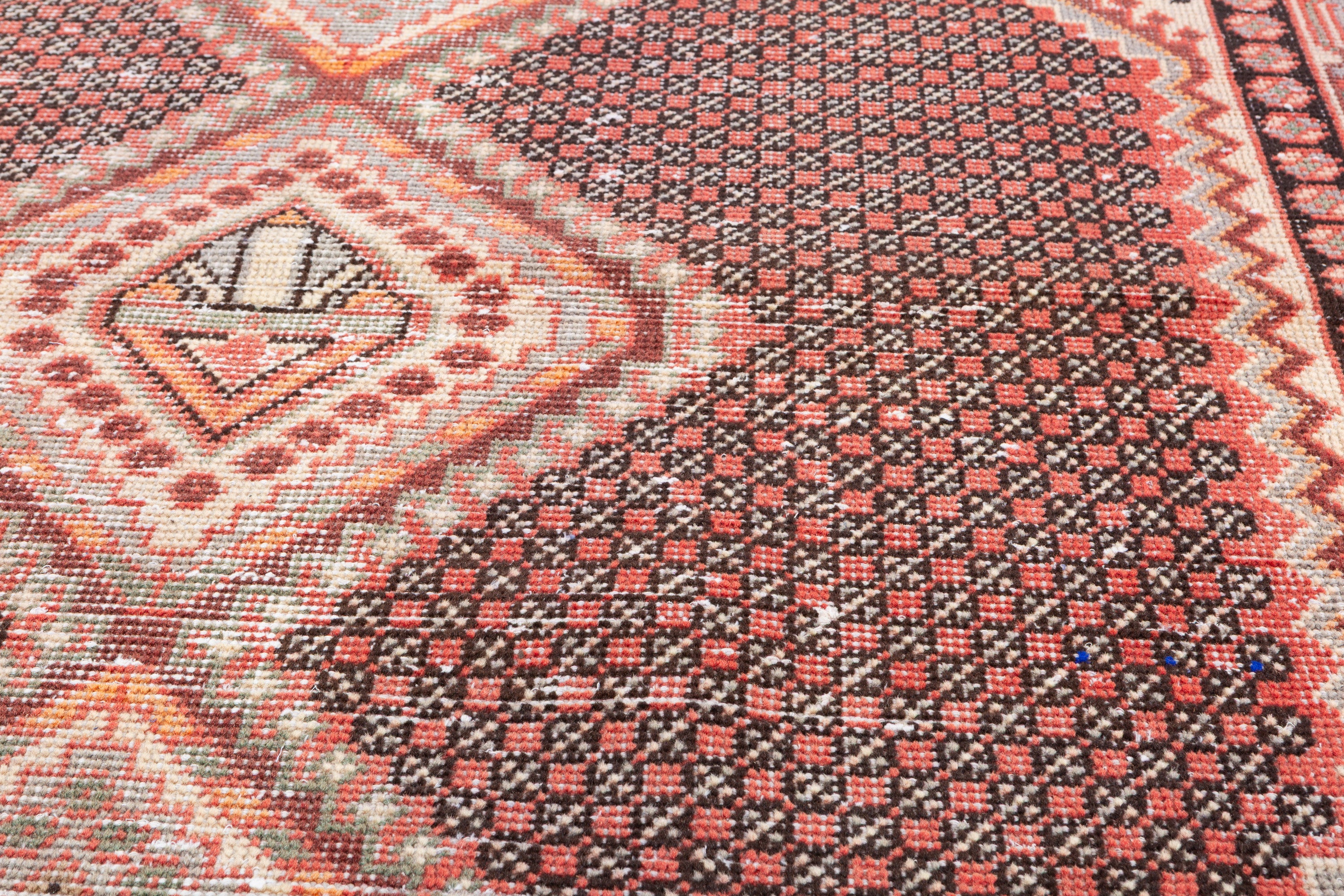 Vintage Faded Soft Coral Triple Diamond Area Rug – 6' 4" x 4' 10" (192 x 148 cm)
