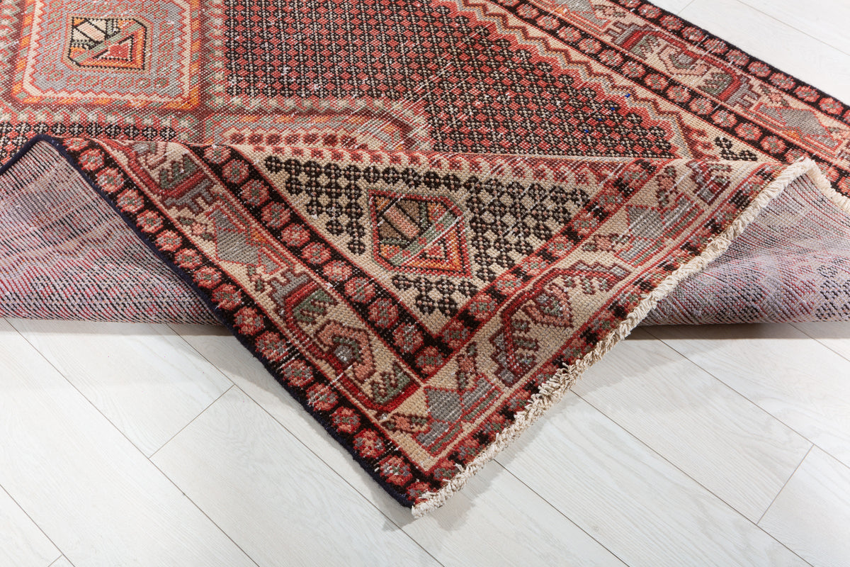 Vintage Faded Soft Coral Triple Diamond Area Rug – 6' 4" x 4' 10" (192 x 148 cm)