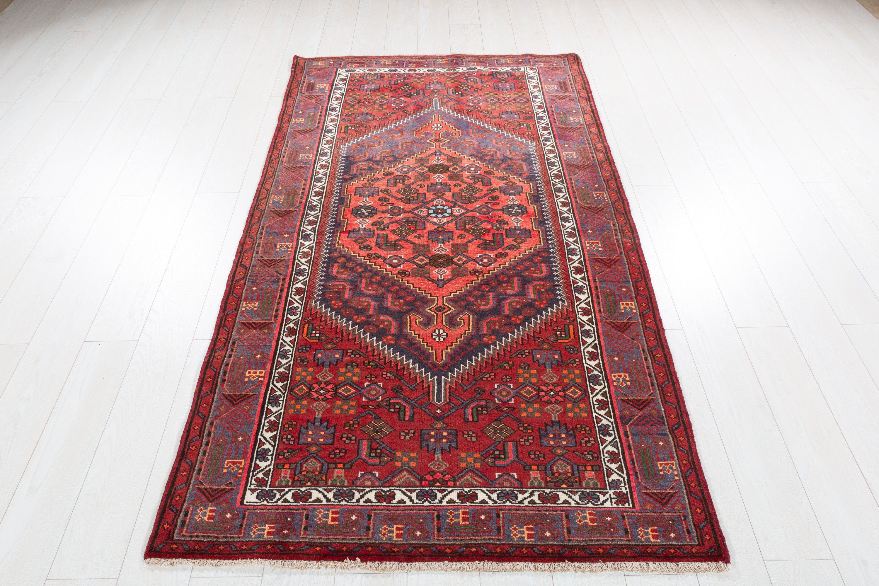 Vintage Rust Red Central Medallion Area Rug – 6' 10" x 4' 0" (209 x 122 cm)