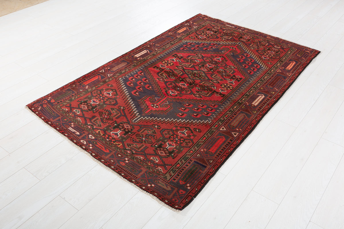 Vintage Red Stepped Medallion Area Rug – 6' 8" x 4' 1" (202 x 125 cm)