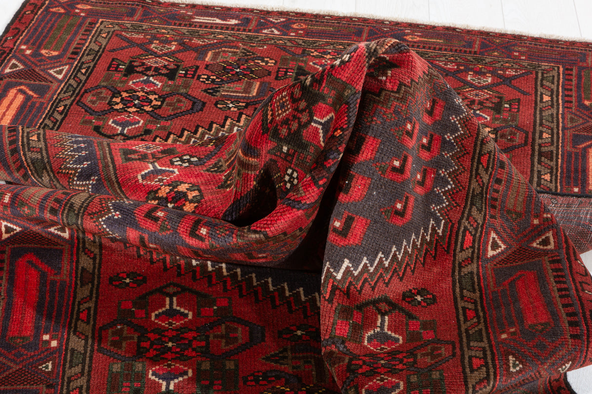Vintage Red Stepped Medallion Area Rug – 6' 8" x 4' 1" (202 x 125 cm)