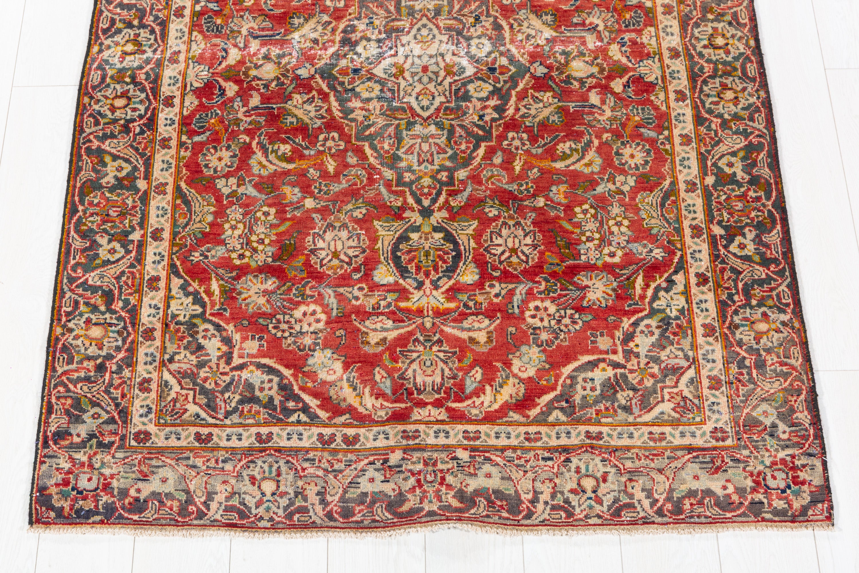 Antique Red Floral Area Rug – 6' 0" x 4' 0" (183 x 122 cm)