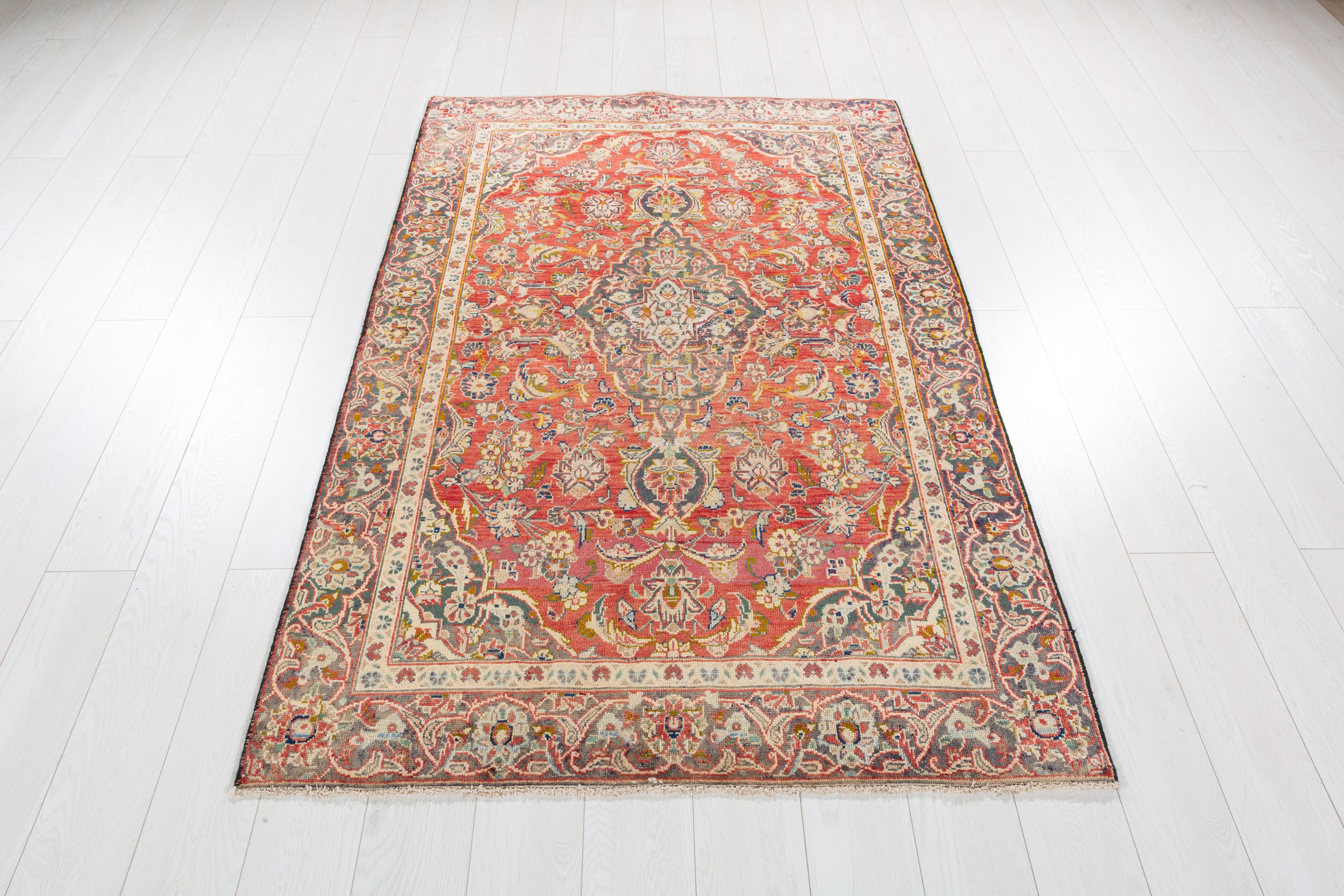 Antique Red Floral Area Rug – 6' 0" x 4' 0" (183 x 122 cm)