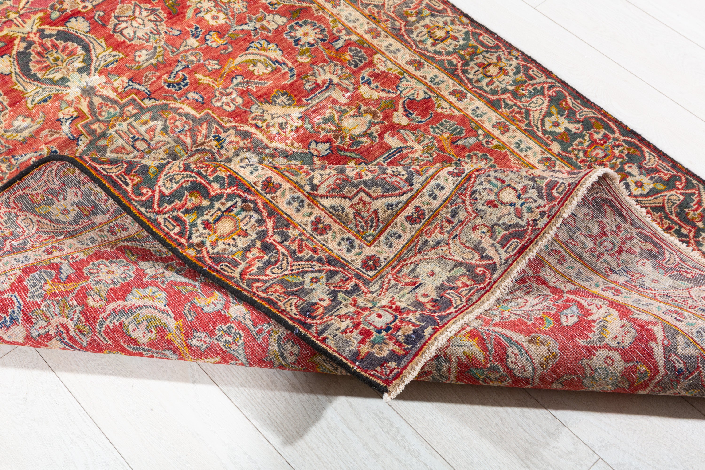 Antique Red Floral Area Rug – 6' 0" x 4' 0" (183 x 122 cm)