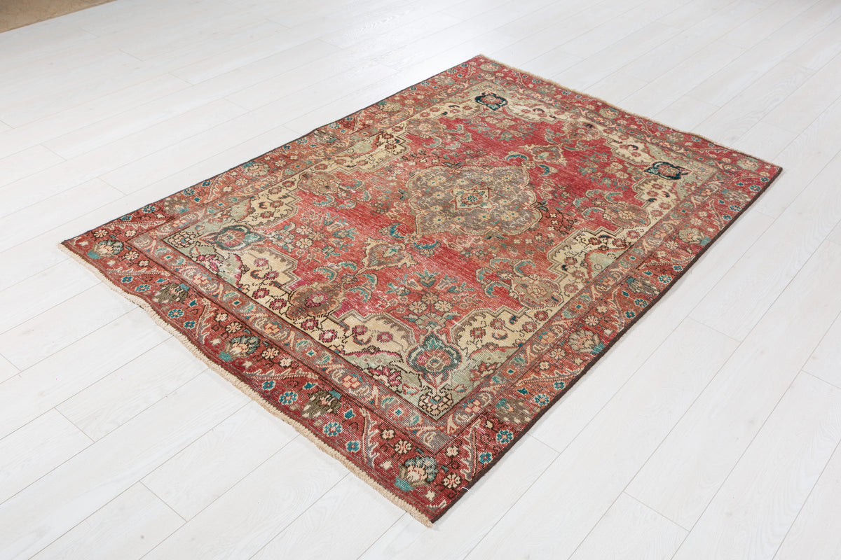 Antique Faded red, beige Floral Hand-Knotted Area Rug – 5' 11" x 4' 2" (180 x 126 cm)