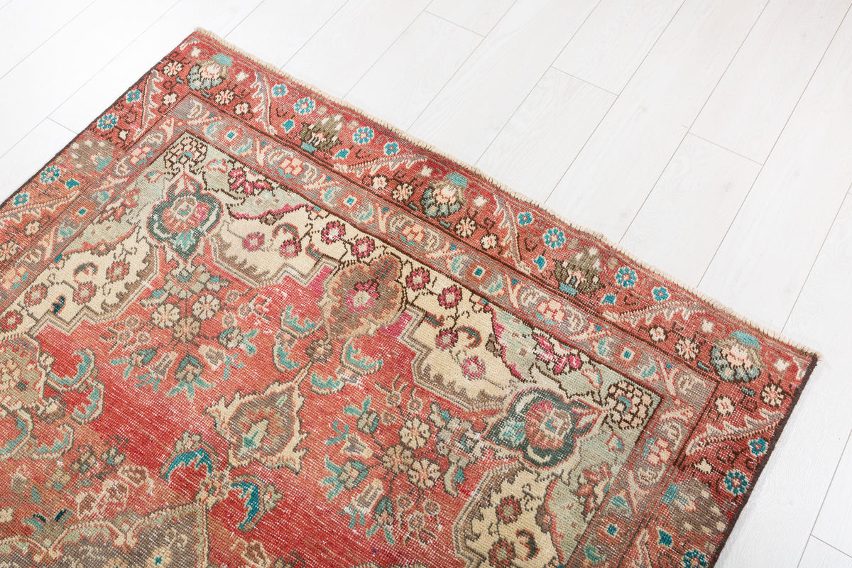 Antique Faded red, beige Floral Hand-Knotted Area Rug – 5' 11" x 4' 2" (180 x 126 cm)