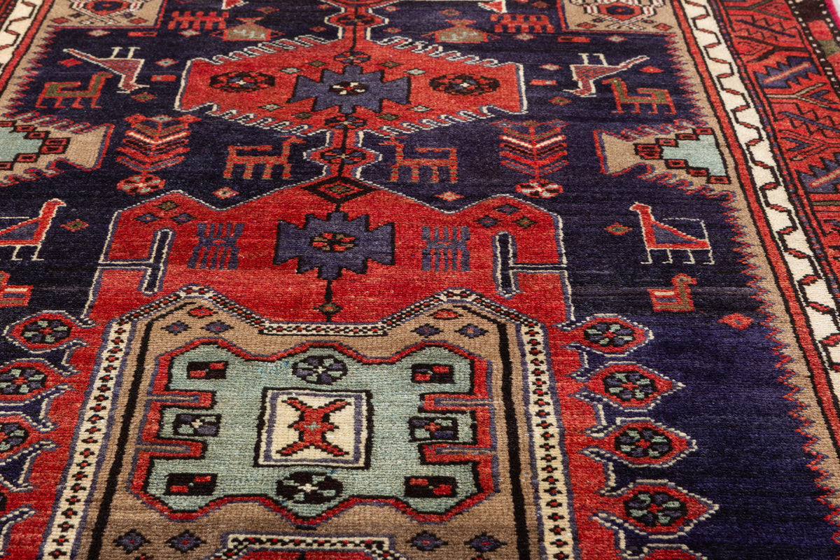 Tapis vintage bleu marine et rouge à motif figuratif Animal et à motif géométrique – 6' 3" x 3' 5" (190 x 104 cm)