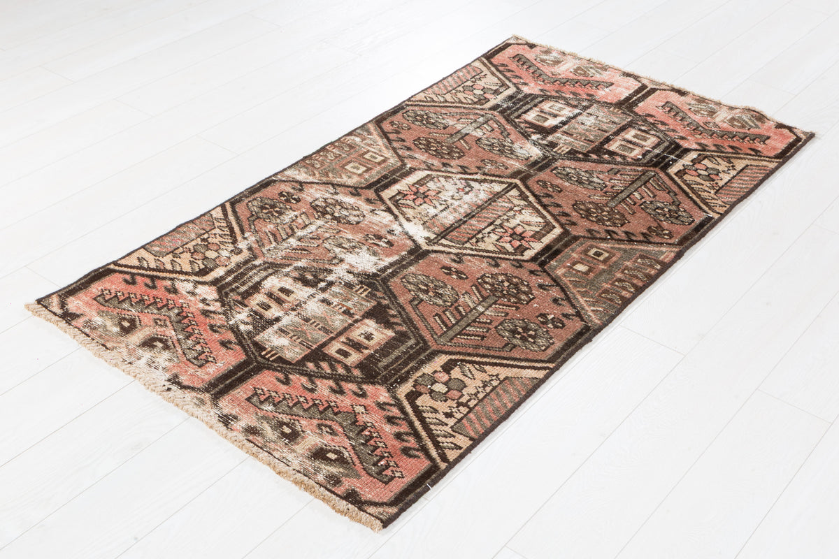 Tapis ancien usé pêche Hexagon Lattice – 5' 7" x 2' 10" (170 x 87 cm)