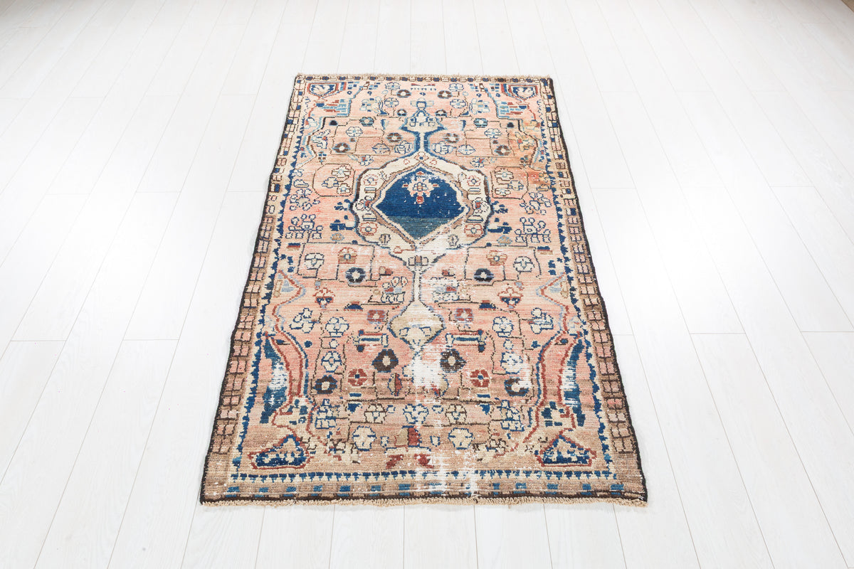 Antique Distressed Peach Floral Medallion Hand-Knotted Area Rug – 5' 9" x 3' 2" (176 x 97 cm)