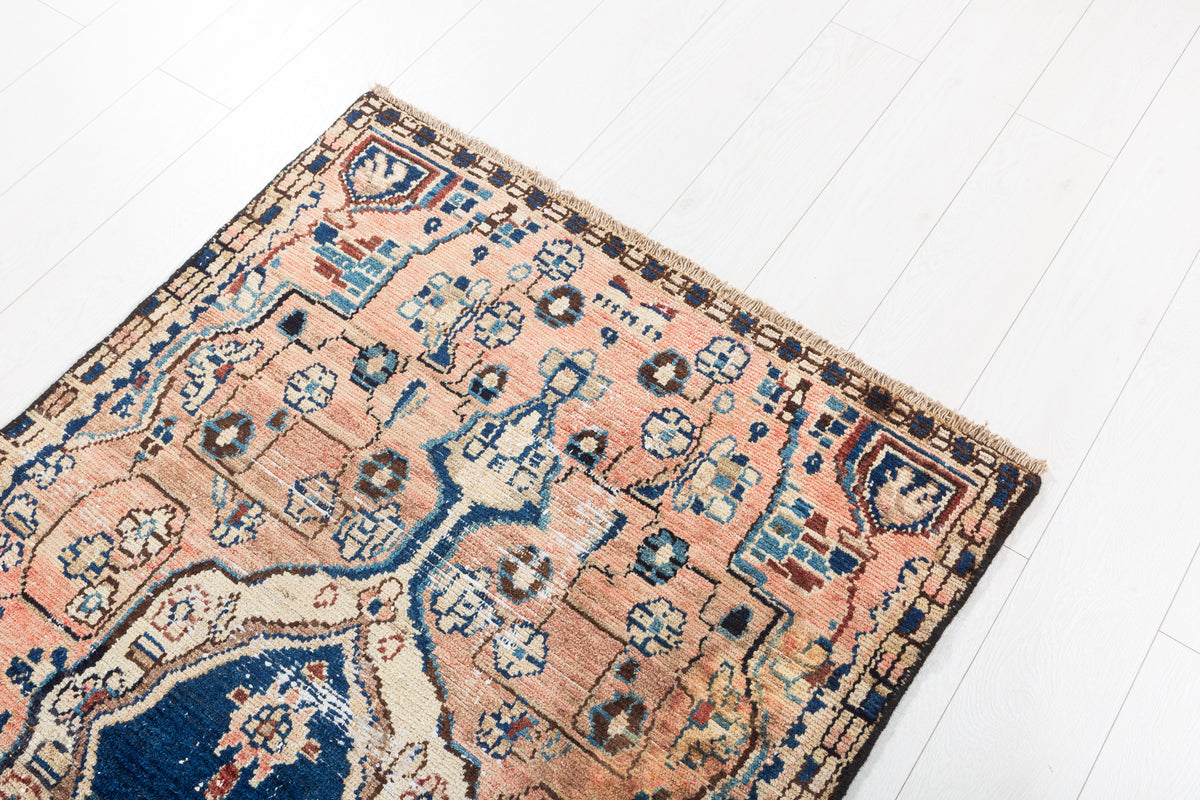 Antique Distressed Peach Floral Medallion Hand-Knotted Area Rug – 5' 9" x 3' 2" (176 x 97 cm)