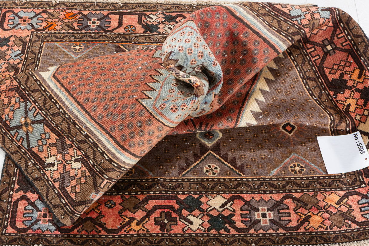 Tapis vintage délavé rouge rouille et bleu à médaillon géométrique – 6' 5" x 3' 4" (196 x 101 cm)