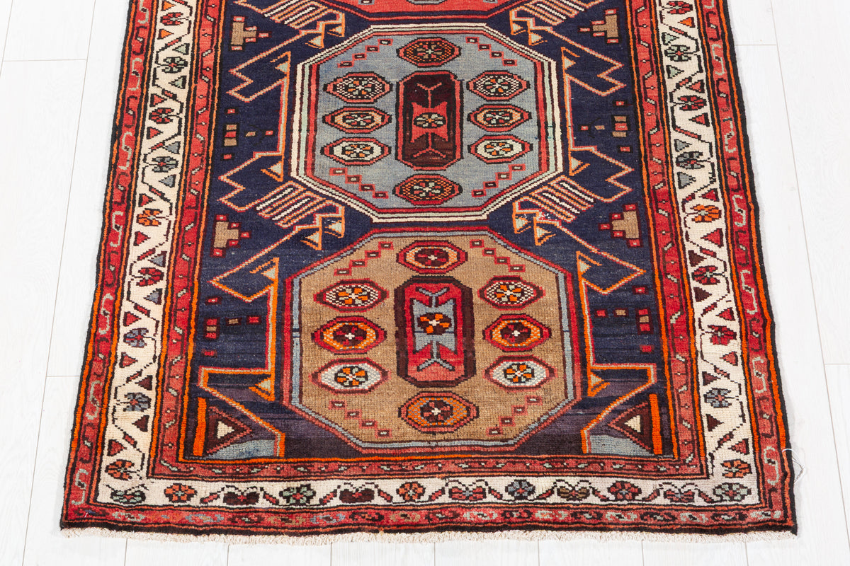 Tapis vintage bleu marine, rouge, bleu, et brun Three-Panel Tribal – 7' 7" x 3' 5" (230 x 103 cm)