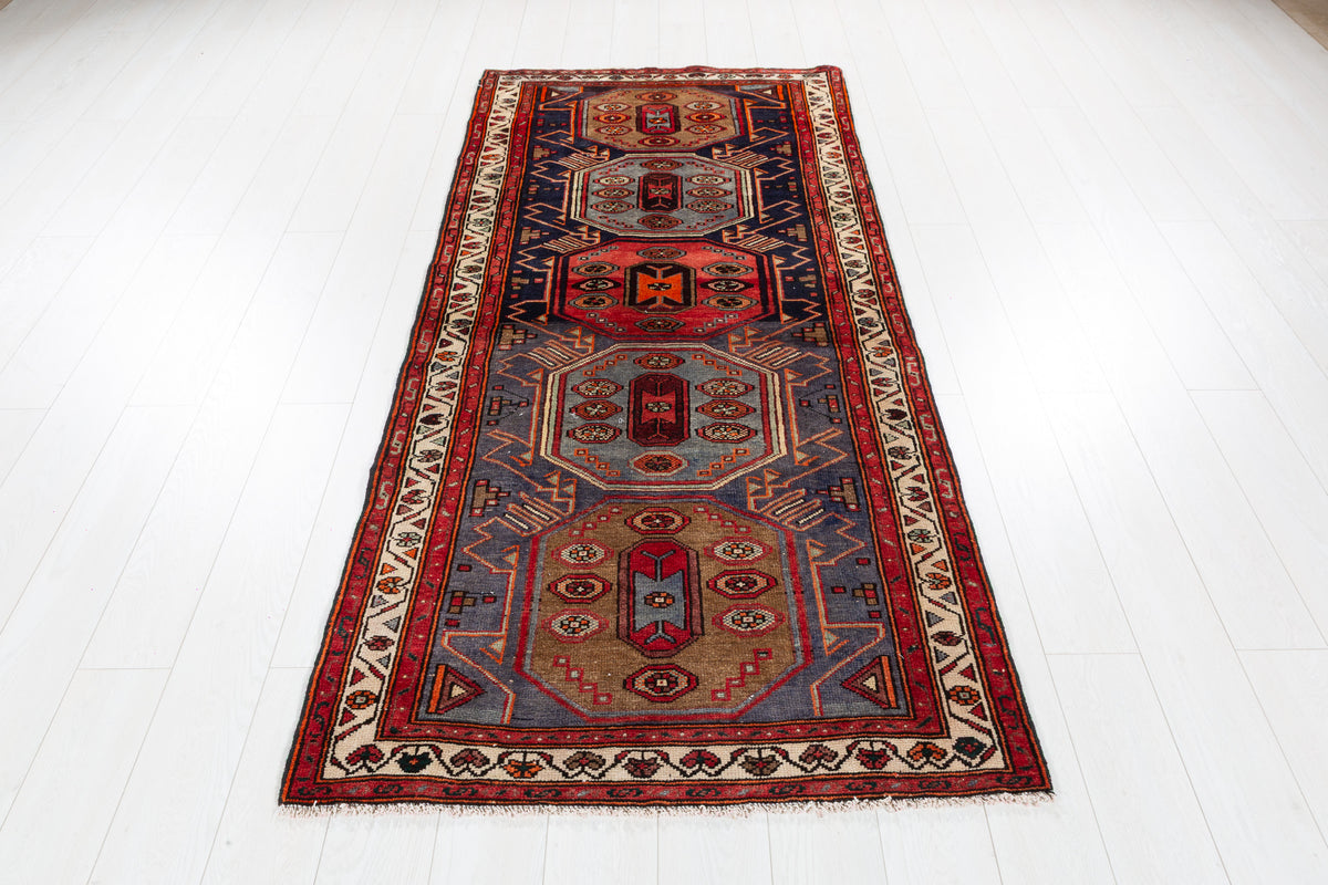Tapis vintage bleu marine, rouge, bleu, et brun Three-Panel Tribal – 7' 7" x 3' 5" (230 x 103 cm)