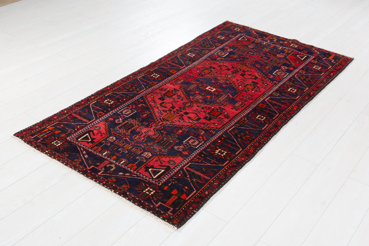 Tapis vintage rouge et bleu marine à médaillon géométrique – 6' 9" x 3' 4" (206 x 102 cm)