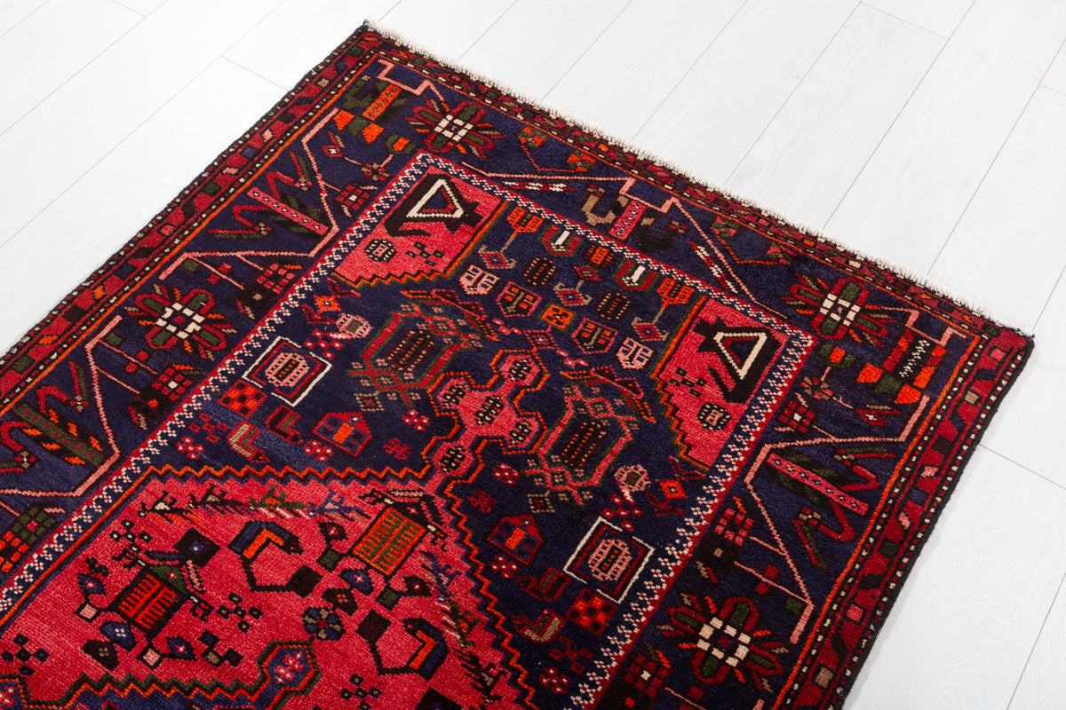 Tapis vintage rouge et bleu marine à médaillon géométrique – 6' 9" x 3' 4" (206 x 102 cm)