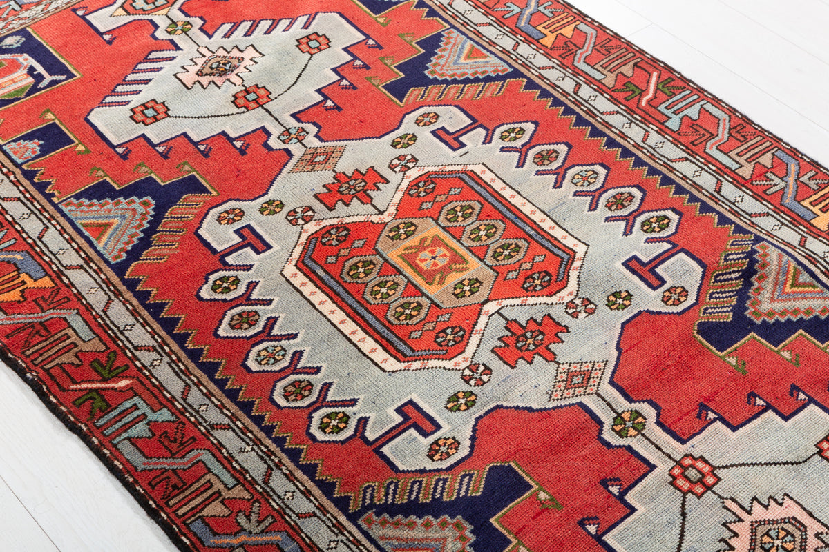 Vintage Red Medallion Hand-Knotted Area Rug – 6' 5" x 3' 9" (196 x 114 cm)
