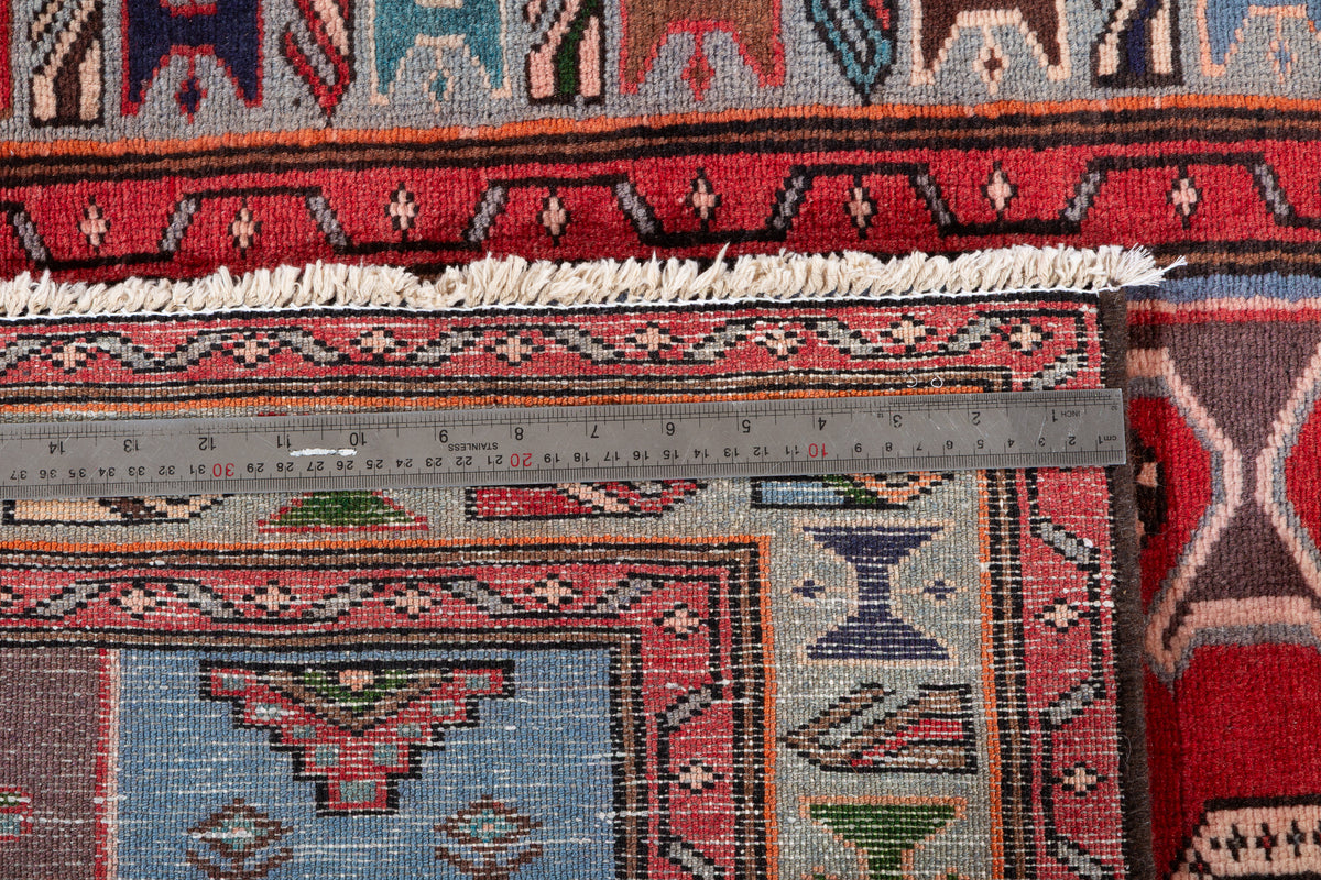 Tapis vintage rouge et bleu à médaillon géométrique – 6' 5" x 3' 7" (196 x 108 cm)