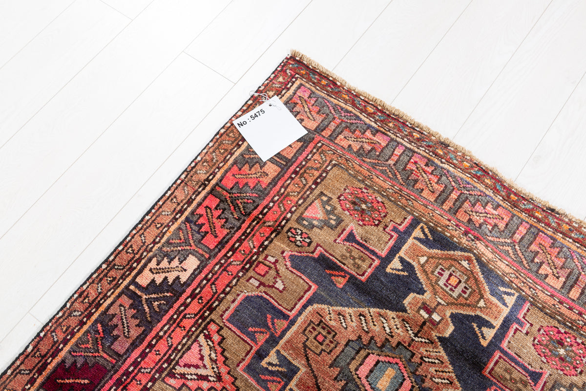 Tapis vintage délavé rouge rouille et brun à médaillons reliéss – 7' 1" x 3' 7" (215 x 110 cm)