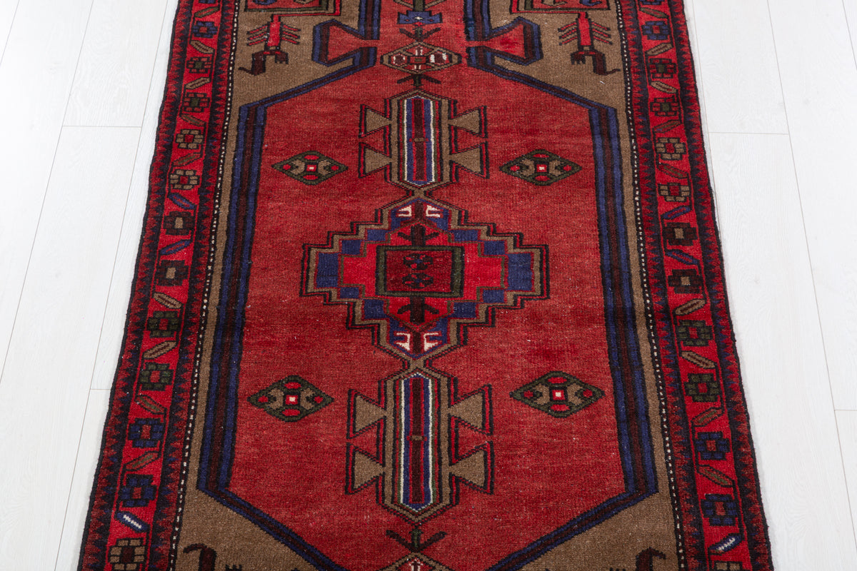 Tapis vintage rouge et brun Stepped à médaillon géométrique – 6' 2" x 3' 3" (189 x 98 cm)