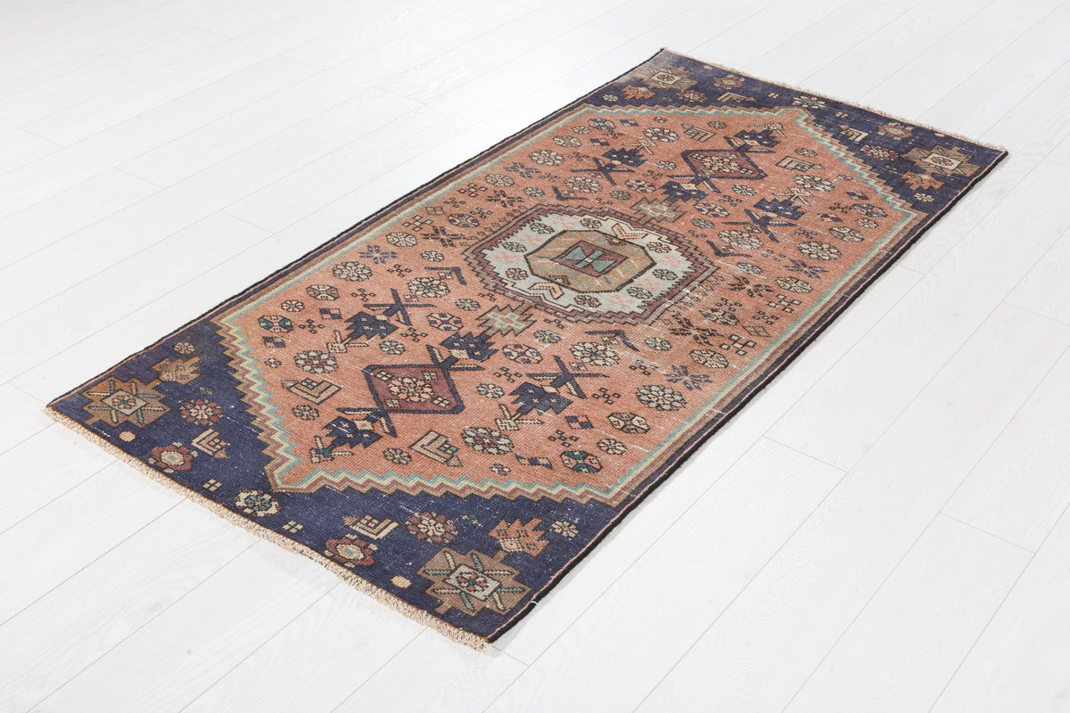 Vintage Faded Peach Geometric Medallion Hand-Knotted Area Rug – 5' 10" x 2' 10" (179 x 86 cm)