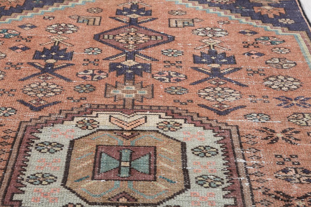 Vintage Faded Peach Geometric Medallion Hand-Knotted Area Rug – 5' 10" x 2' 10" (179 x 86 cm)
