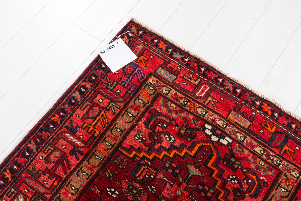 Tapis vintage rouge à médaillon géométrique – 6' 9" x 3' 4" (207 x 102 cm)