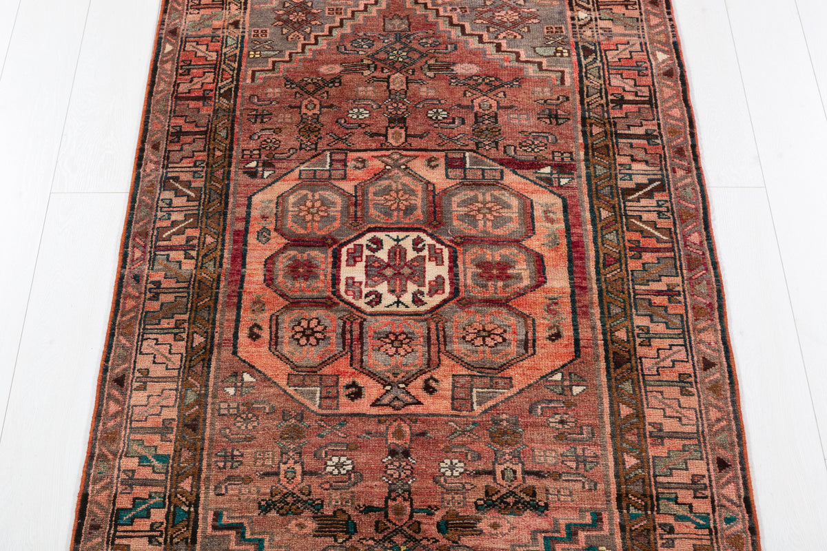 Tapis vintage délavé rouge rouille à motif intégral Medallion – 6' 7" x 3' 5" (201 x 105 cm)