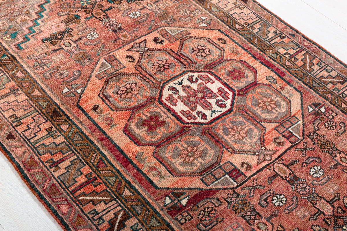 Tapis vintage délavé rouge rouille à motif intégral Medallion – 6' 7" x 3' 5" (201 x 105 cm)