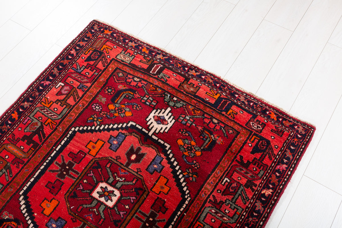 Vintage Burgundy Medallion Hand-Knotted Area Rug – 6' 7" x 3' 5" (201 x 104 cm)