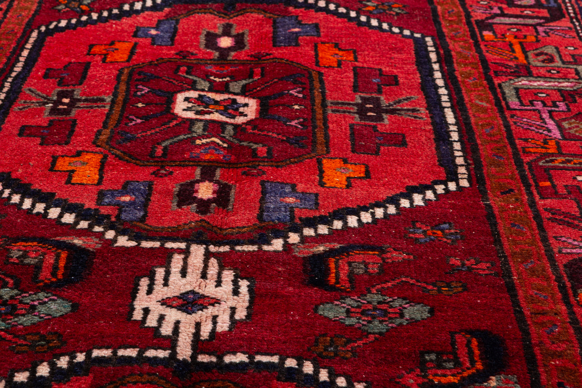 Vintage Burgundy Medallion Hand-Knotted Area Rug – 6' 7" x 3' 5" (201 x 104 cm)