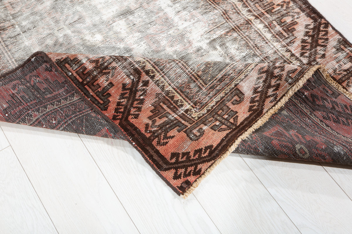 Antique Faded Beige Distressed Hand-Knotted Area Rug – 5' 8" x 3' 3" (172 x 100 cm)