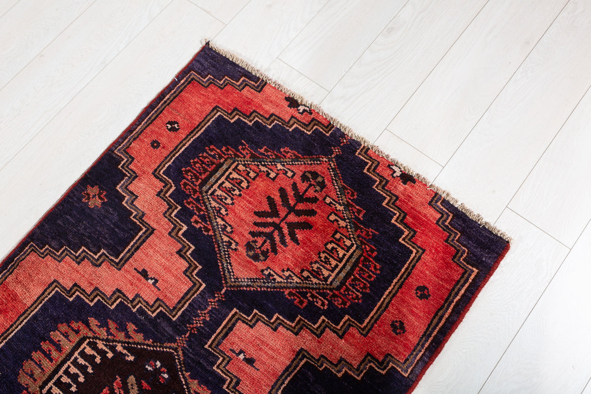 Vintage Bold Medallion Small Wool Rug, Red – 5' 0" x 2' 10" (152 x 87 cm)