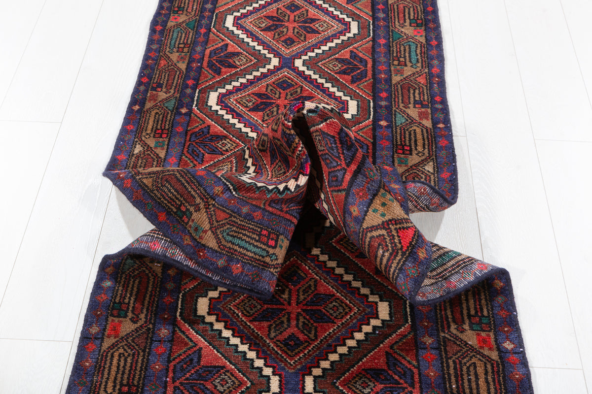 Vintage Diamond Medallion Narrow Runner Rug, Red – 8' 6" x 2' 5" (260 x 73 cm)