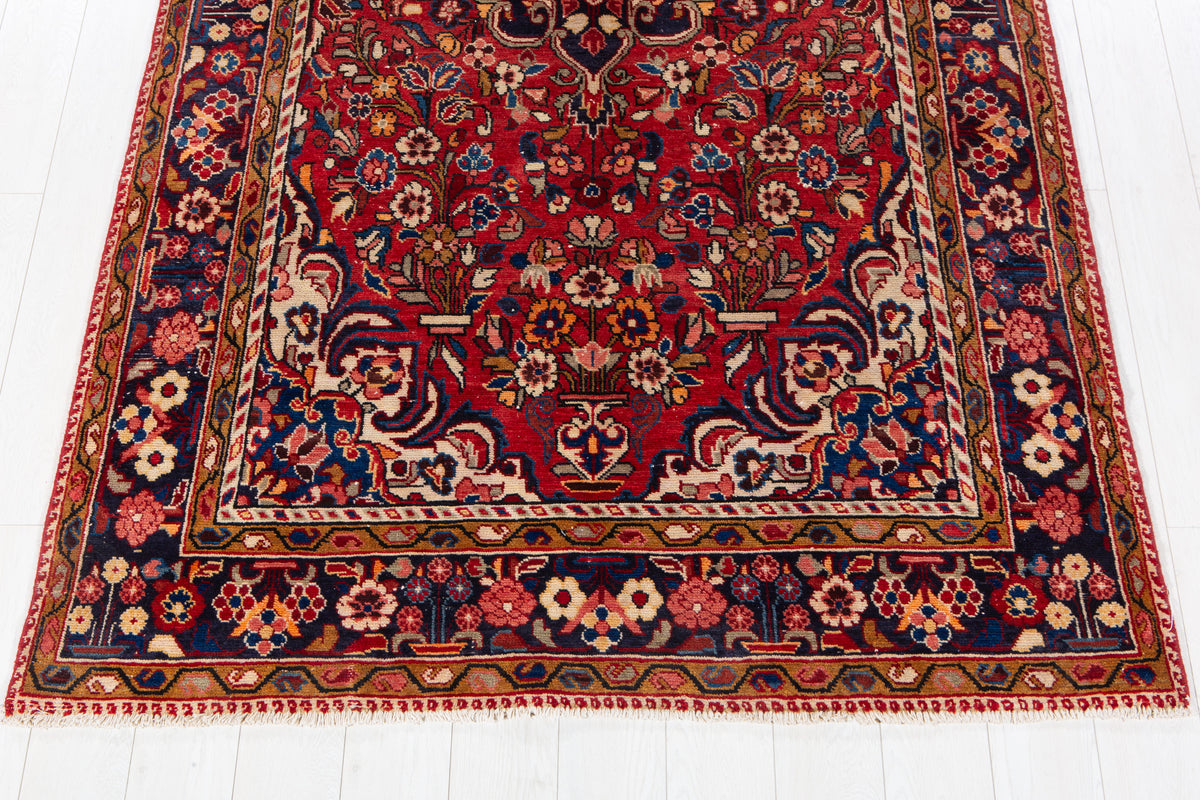 Vintage Red Floral Medallion Wool Rug – 9' 9" x 5' 1" (298 x 156 cm)